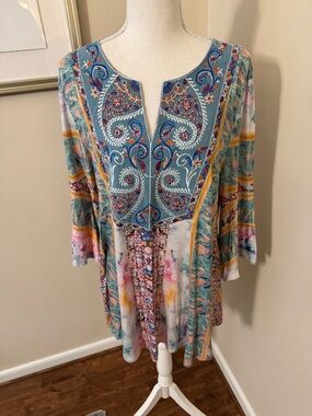 Soft Surry Boho Embroidered Split-Neck Tunic Top - Multicolor. Sz L & Like New!